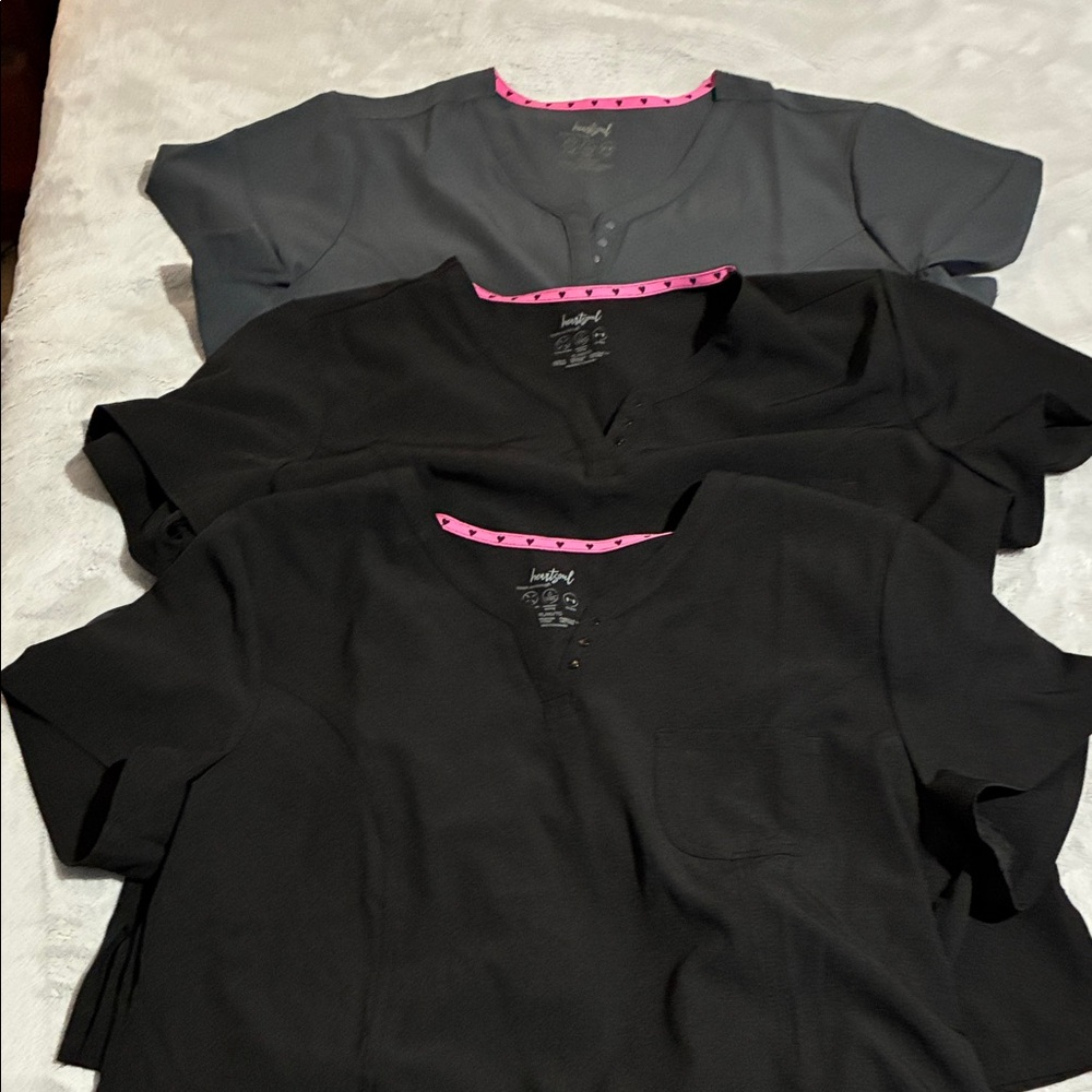 HeartSoul Women's Black and Gray Short Sleeve Tees
